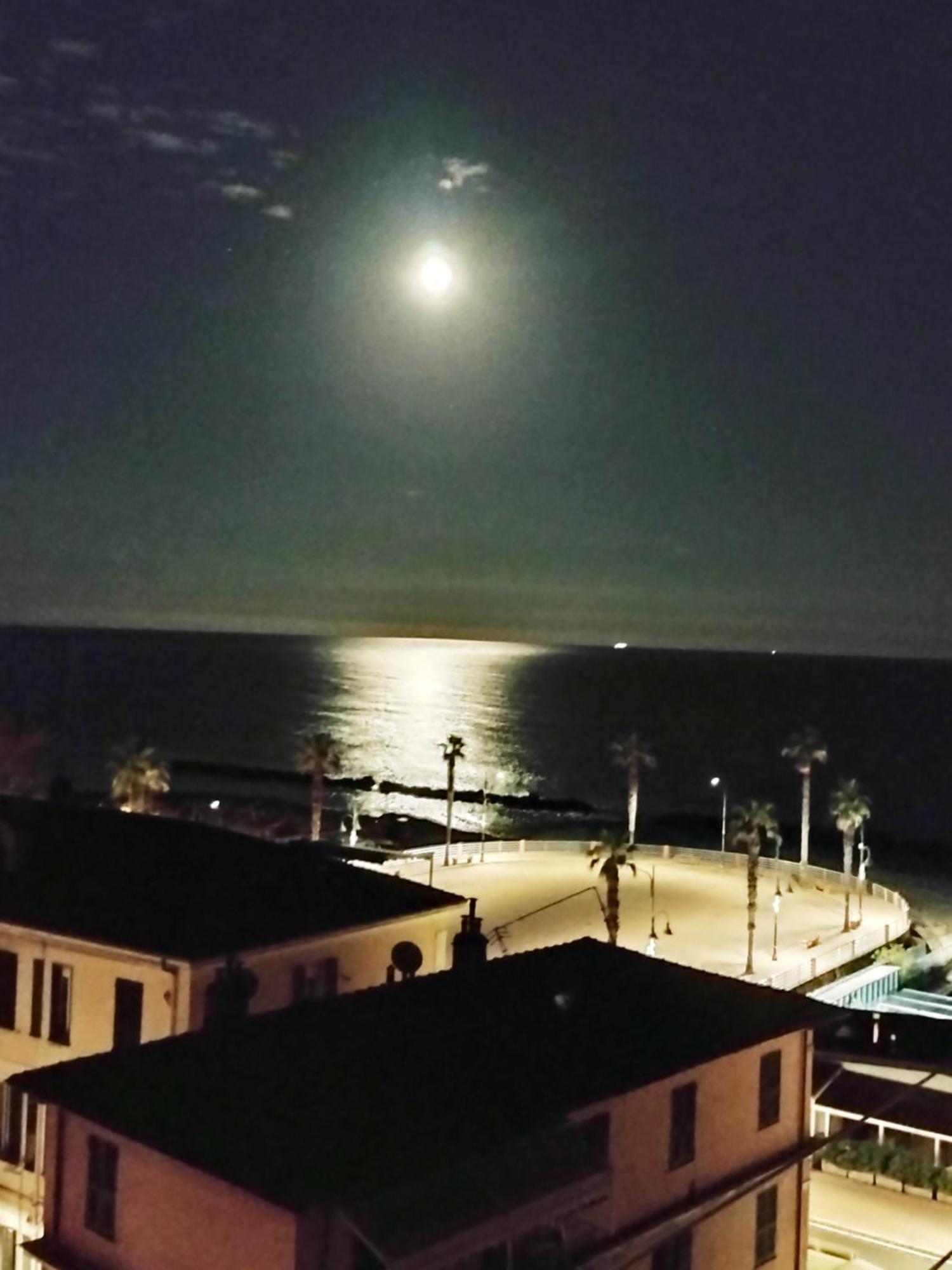 Casa Fronte Mare Apartman Ventimiglia Kültér fotó
